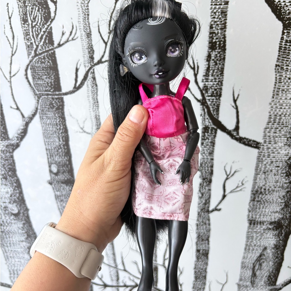 Rainbow Series 1 High Shadow High Shanelle Onyx Fashion Doll - Picture 6 of 6